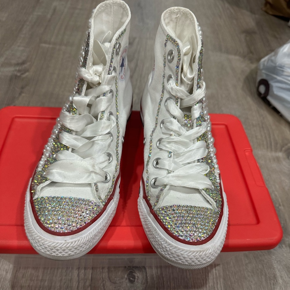Custom bling converse. Woman’s  6/ mens 4. great condition as is. Ribbon laces